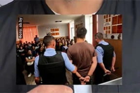 В беларуской школе устраивают шоу с наручниками